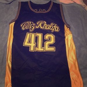 taylor gang jersey! blk n yellow ;)